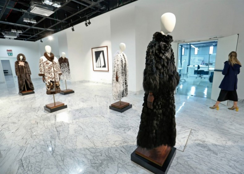 Fendi u Musolinijevoj zgradi 03