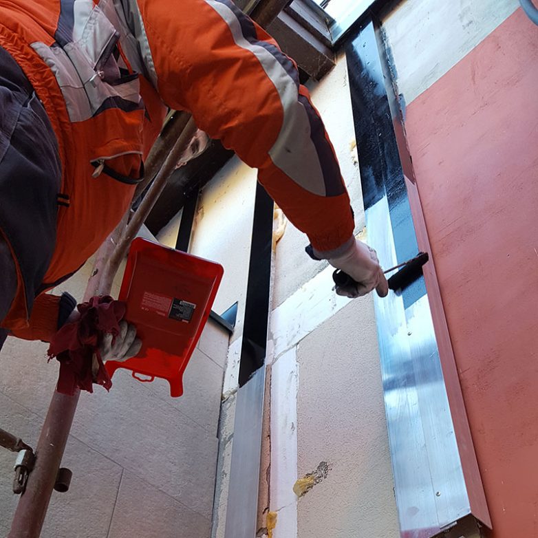 Nanošenje prajmera na potkonstrukciju