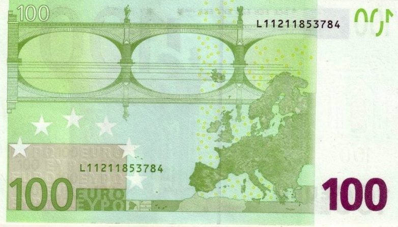 ... a na zadnjoj strani most.