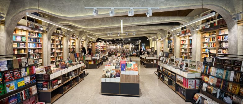 Ritam ramova amorfnog oblika naglašava perspektivu i dubinu prostora navodeći korisnike da uđu u prostor. Foto: Relja Ivanić