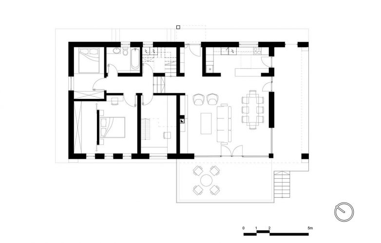 Prizemlje se sastoji iz dva dela