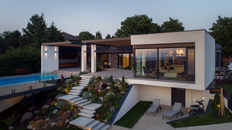 Kuća na Čardaku sa odličnom kružnom vezom objekta i tla; Foto: Relja Ivanić