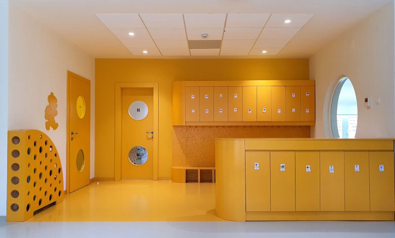 Kružni prodori na zidovima daju prostoru bolju osvetljenost; Foto: Arhitektura dizajn studio d.o.o. Subotica