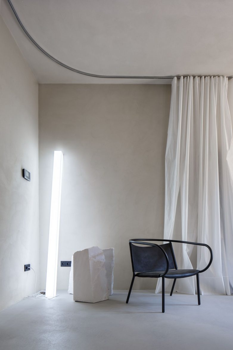 U enterijeru studija našli su se i mermerni stećci; Foto: Relja Ivanić