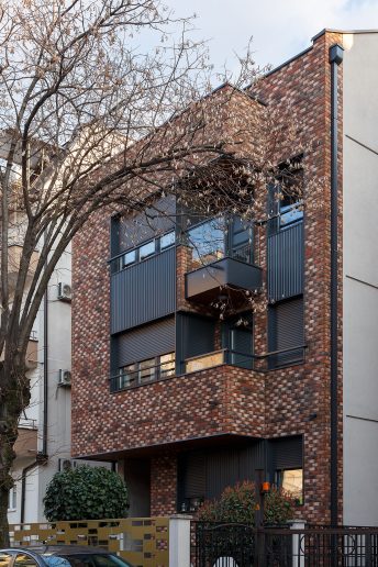 Autori su nastojali da u višeporodičnu stambenu tipologiju implementiraju vrednosti individualnog stanovanja; Foto: Relja Ivanić