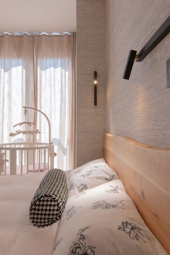 Live edge ivica na uzglavlju kreveta; Foto: Igor Conić