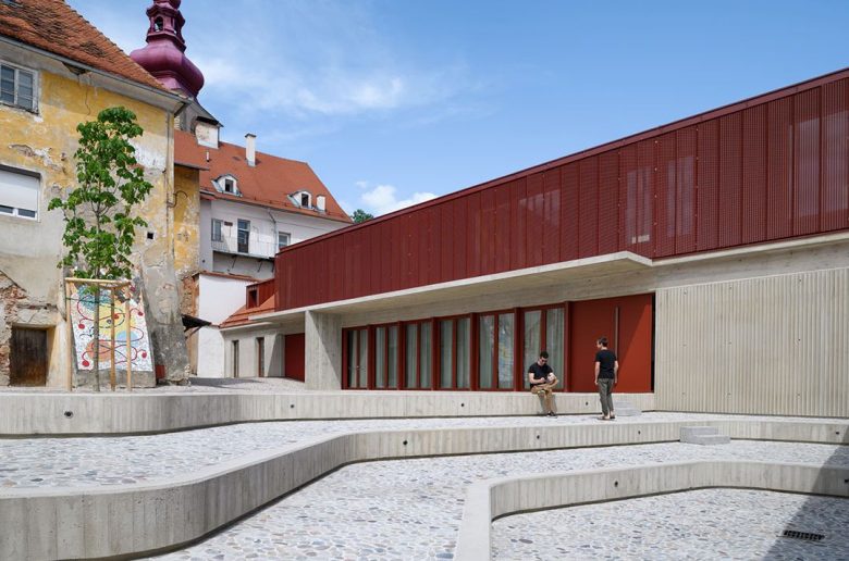 Glavna nagrada 2023: Revitalizacija stare staklarske radionice i okolnih urbanih područja u Starom gradu Ptuju, Slovenija; Foto: Miran Kambič