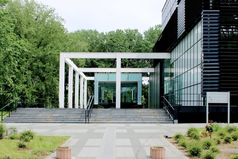 Zgrada rektorata Univerziteta u Novom Sadu (1996–2013); Arh. Igor Maraš, Jelena Atanacković Jeličić, Milica Kostreš, Marko Todorov, Marija Dorić i Darko Reba; Foto: dr Goran V. Anđelković, u. d. i. a.