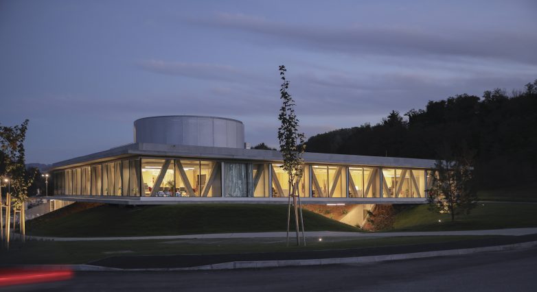 Nagradu Viktor Kovačić osvojili su MVA/Mikelić Vreš Arhitekti za Proizvodno-poslovnu zgradu Dubrovčan;  Foto: Jure Živković