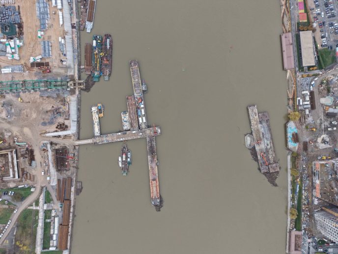 Gradilište novog Savskog mosta; Foto: Gradnja